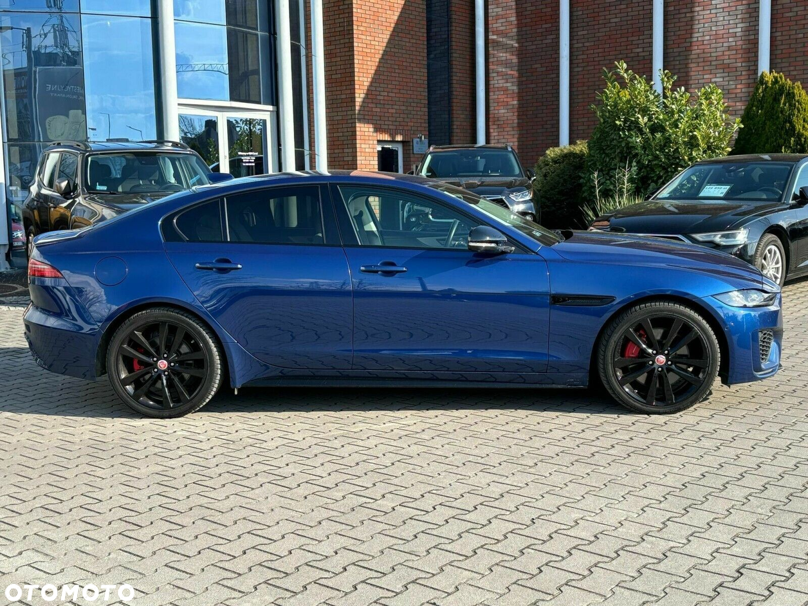 Jaguar XE 2.0 P250 R-Dynamic Black - 6