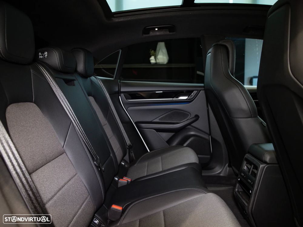 Porsche Macan Electric 4 - 35