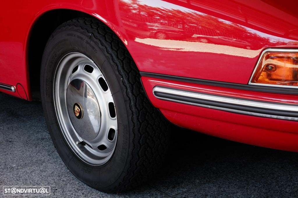 Porsche 911 Série F - 10