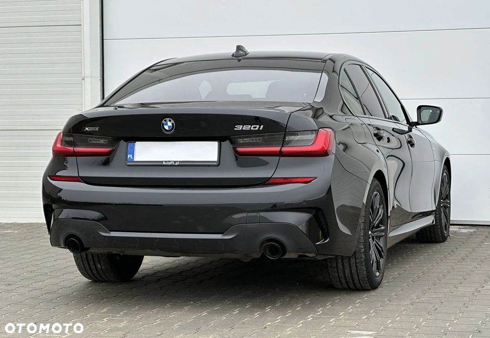 BMW Seria 3 320i xDrive M Sport - 17