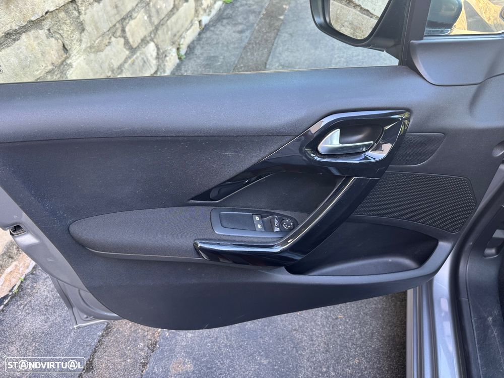Peugeot 208 1.2 PureTech Active - 16