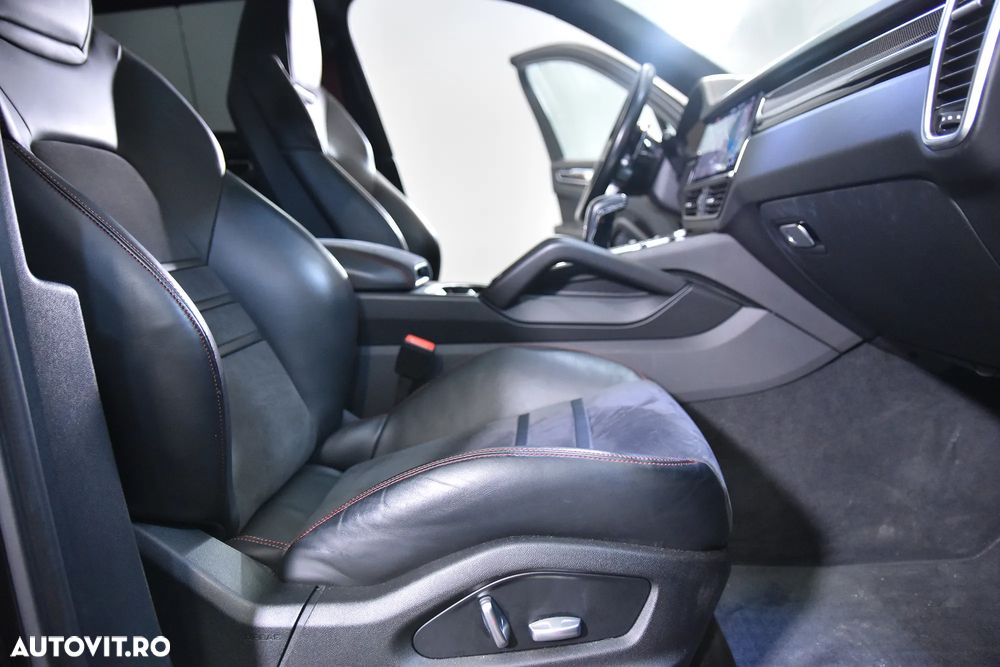 Porsche Cayenne - 11