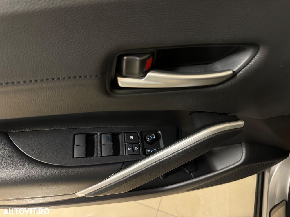 Toyota Corolla Cross Hybrid 2.0 VVT-i Team Deutschland - 11