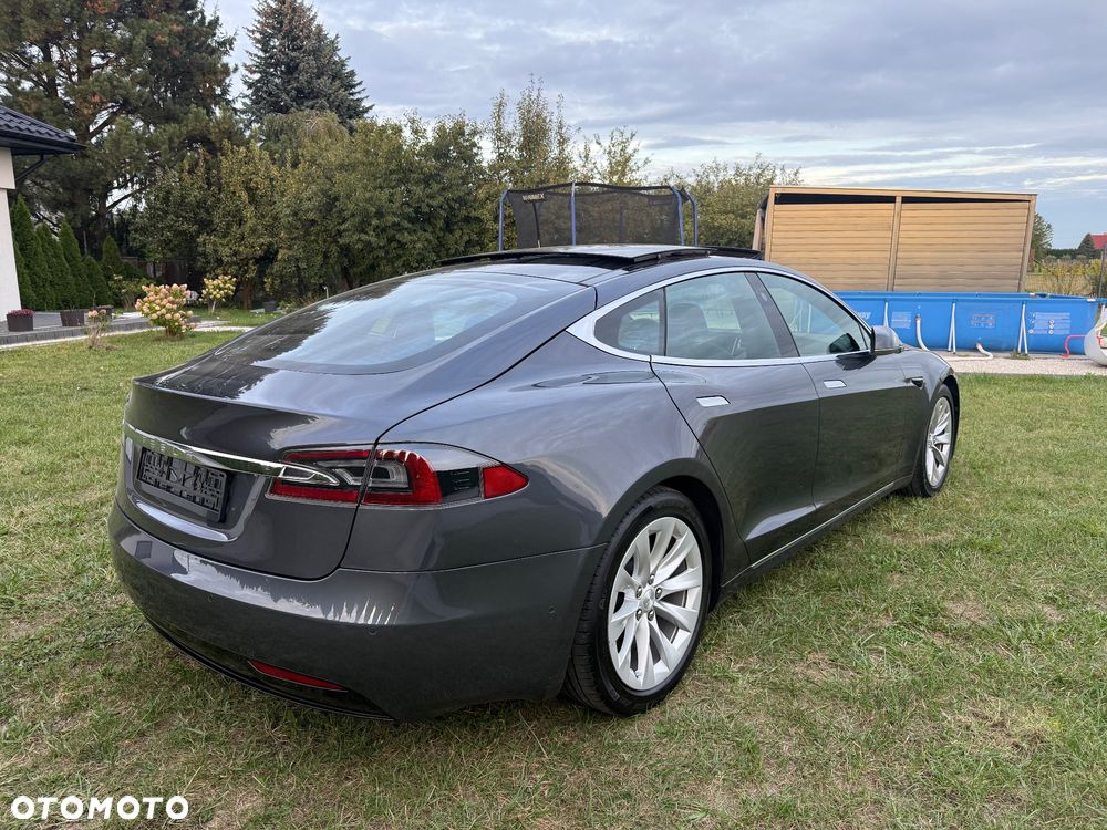 Tesla Model S - 2
