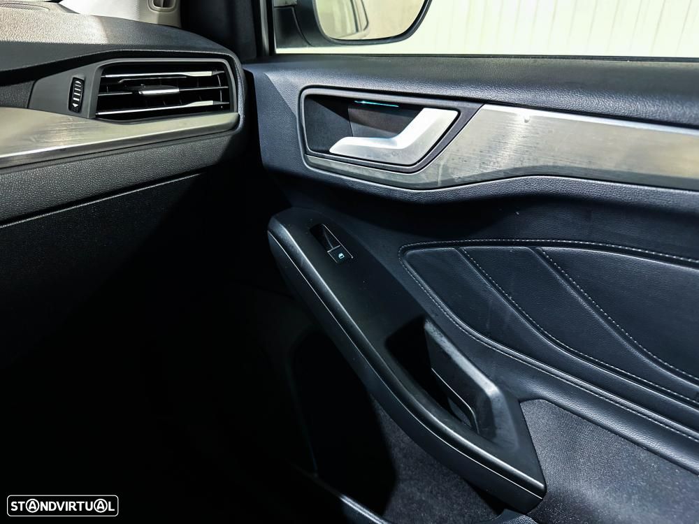 Ford Focus SW 1.0 EcoBoost Hybrid Aut. TITANIUM X - 23
