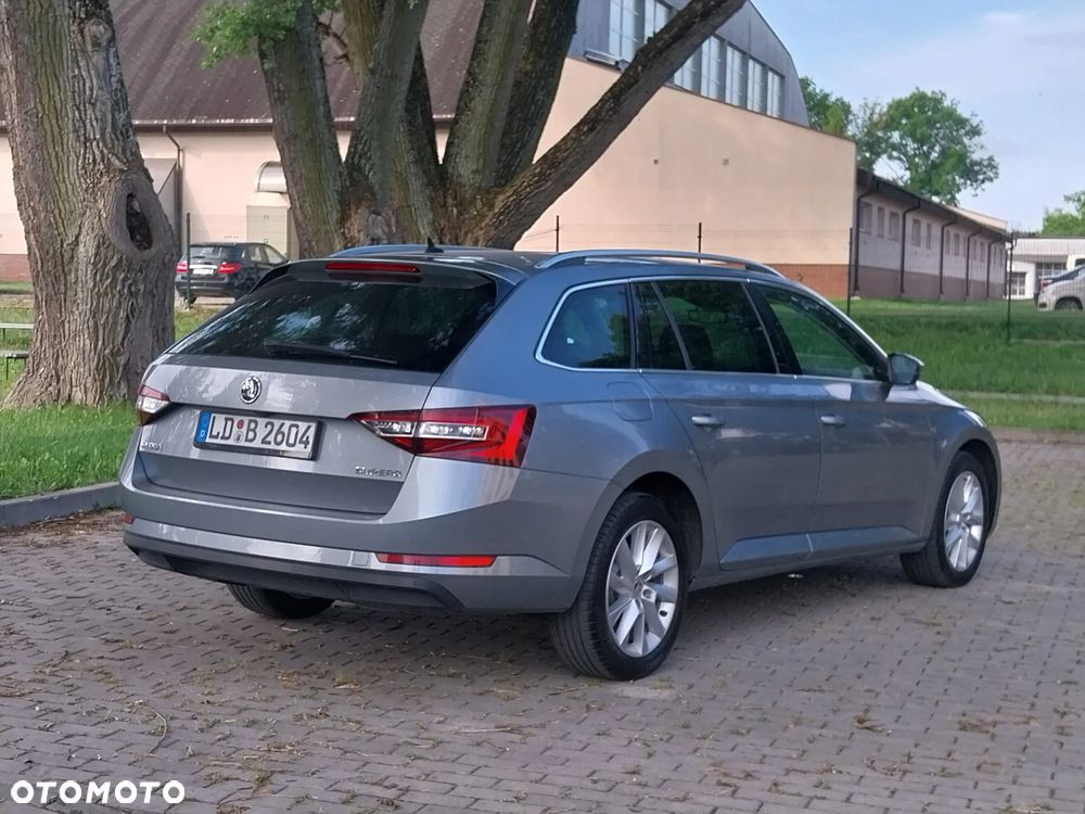 Skoda Superb 2.0 TDI Sportline DSG - 11