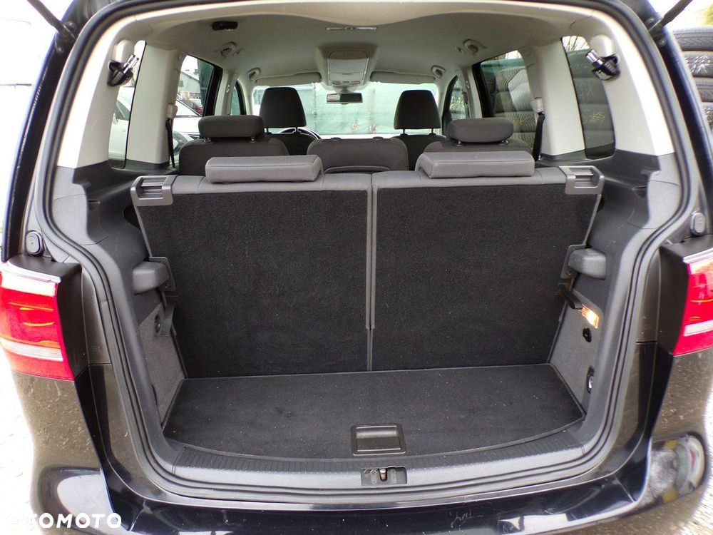 Volkswagen Touran - 29