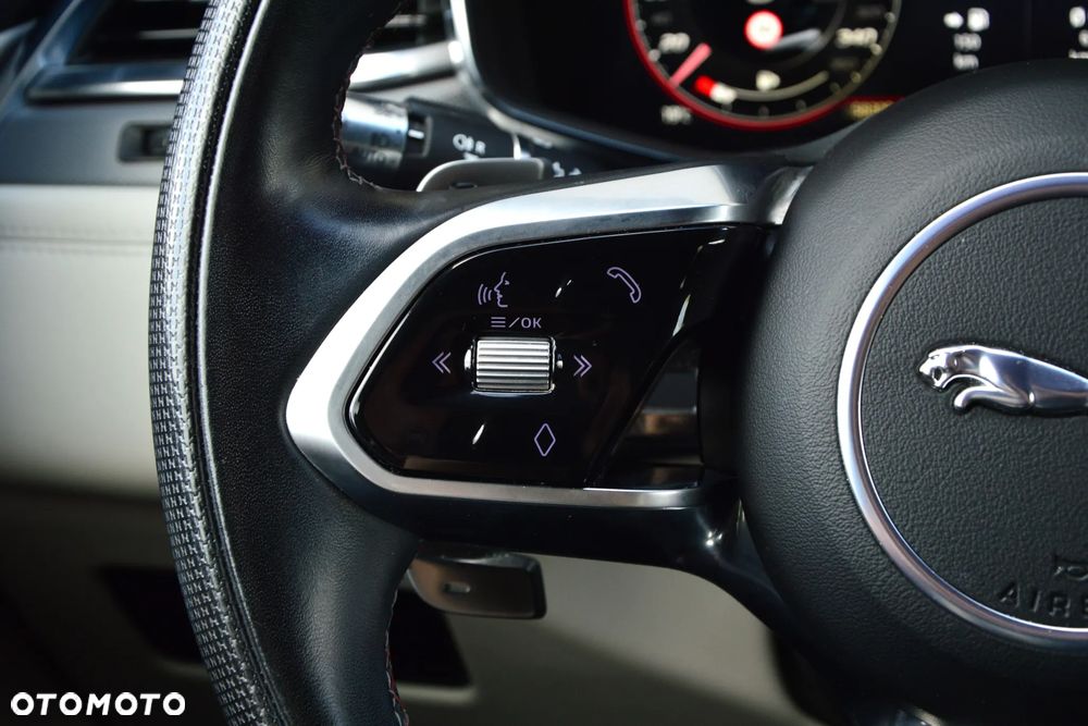Jaguar F-Pace 5.0 V8 P550 AWD SVR - 27