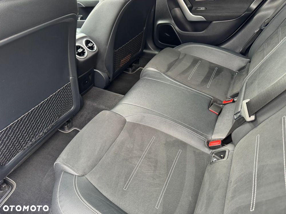 Mercedes-Benz CLA 250 4-Matic Edition 1 7G-DCT - 30