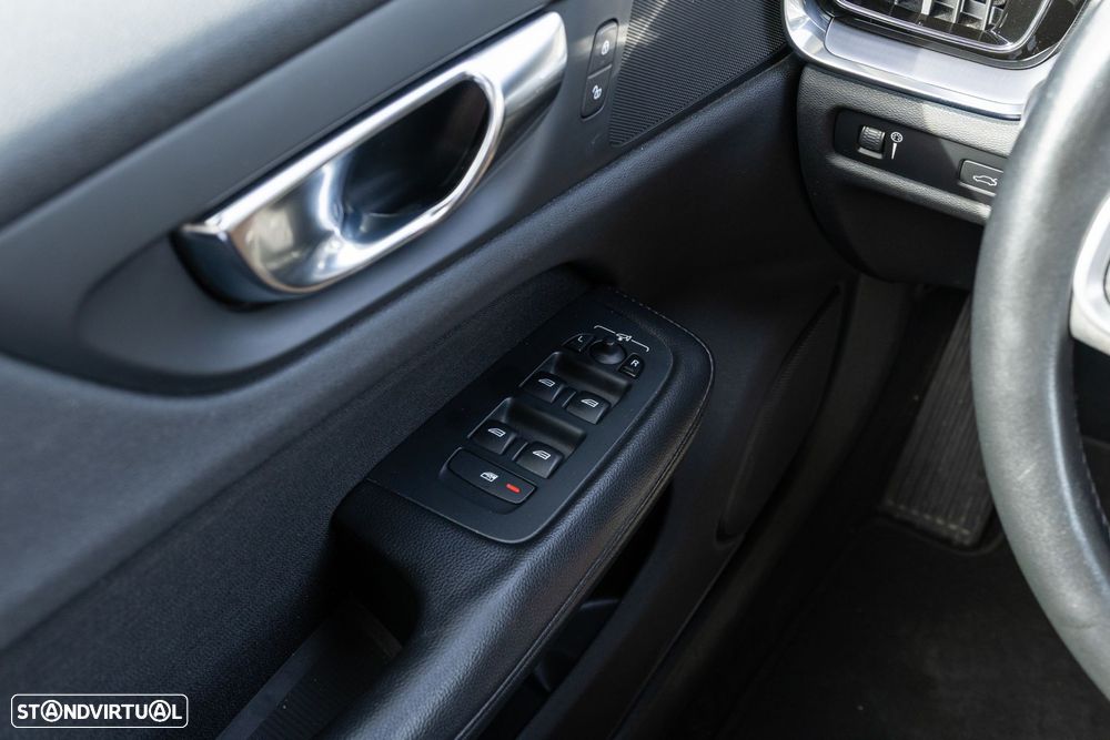 Volvo V60 2.0 B4 Essential Auto - 15