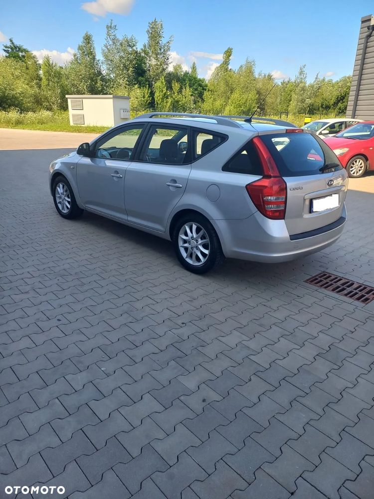 Kia Ceed - 8