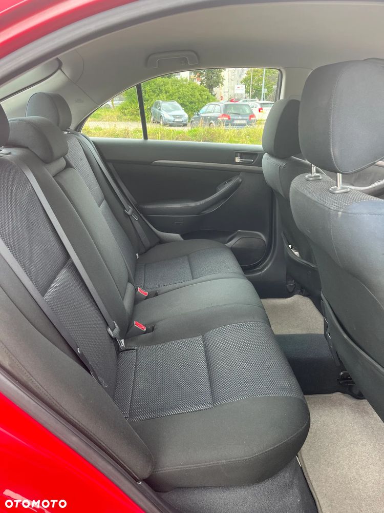 Toyota Avensis 1.8 VVT-i Sol - 9