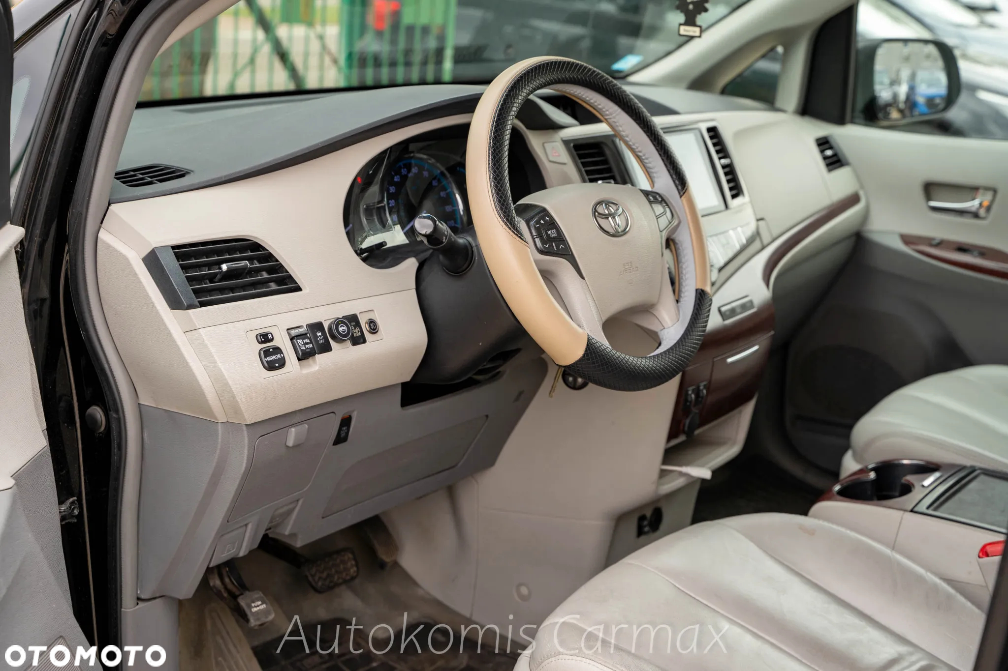 Toyota Sienna 3.5 V6 XLE AWD - 12
