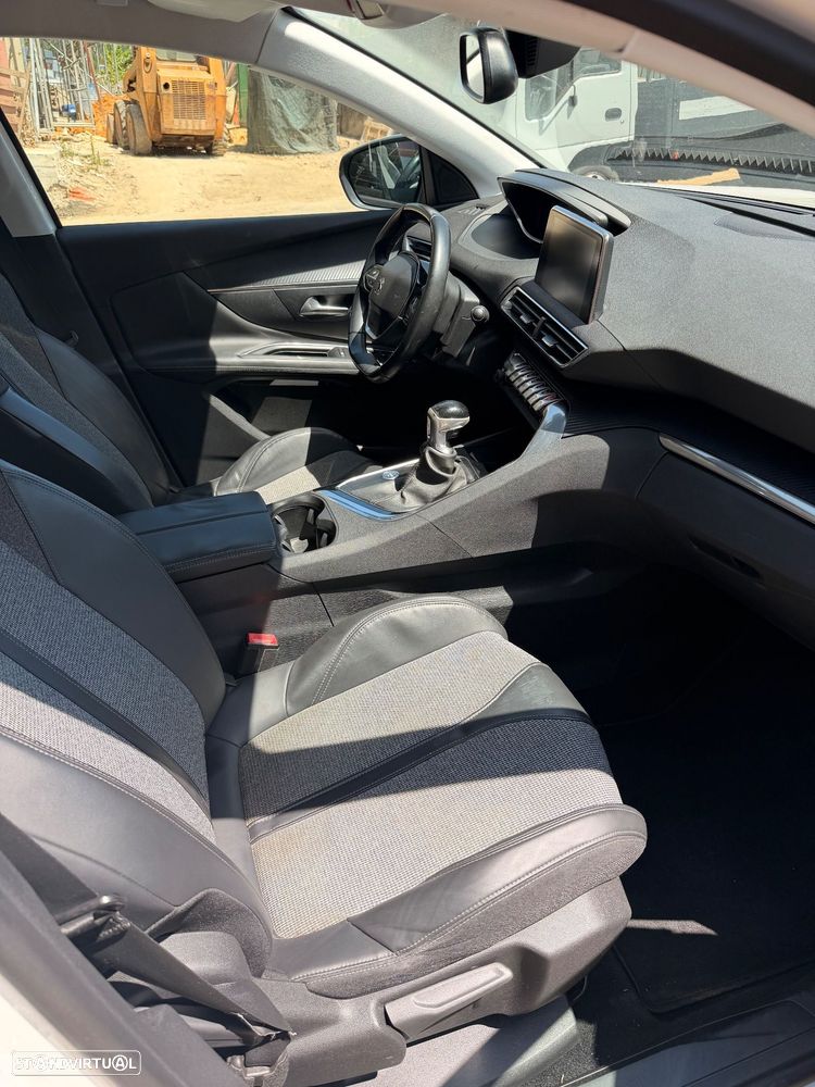 Peugeot 3008 1.6 BlueHDi Allure — fotografia 6