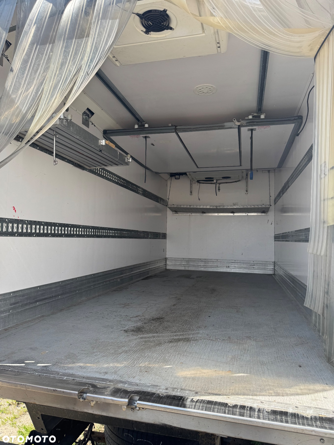 Zabudowa chłodnia, izoterma lamberet 10  euro palet  Iveco  daily - 9