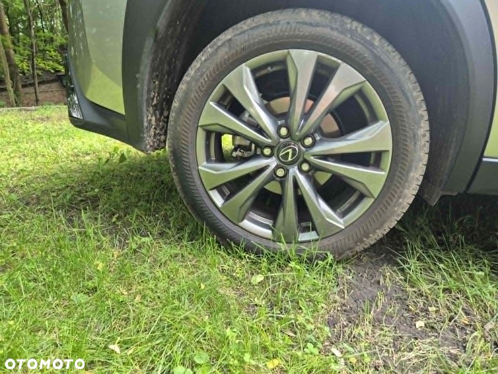 Lexus UX - 15