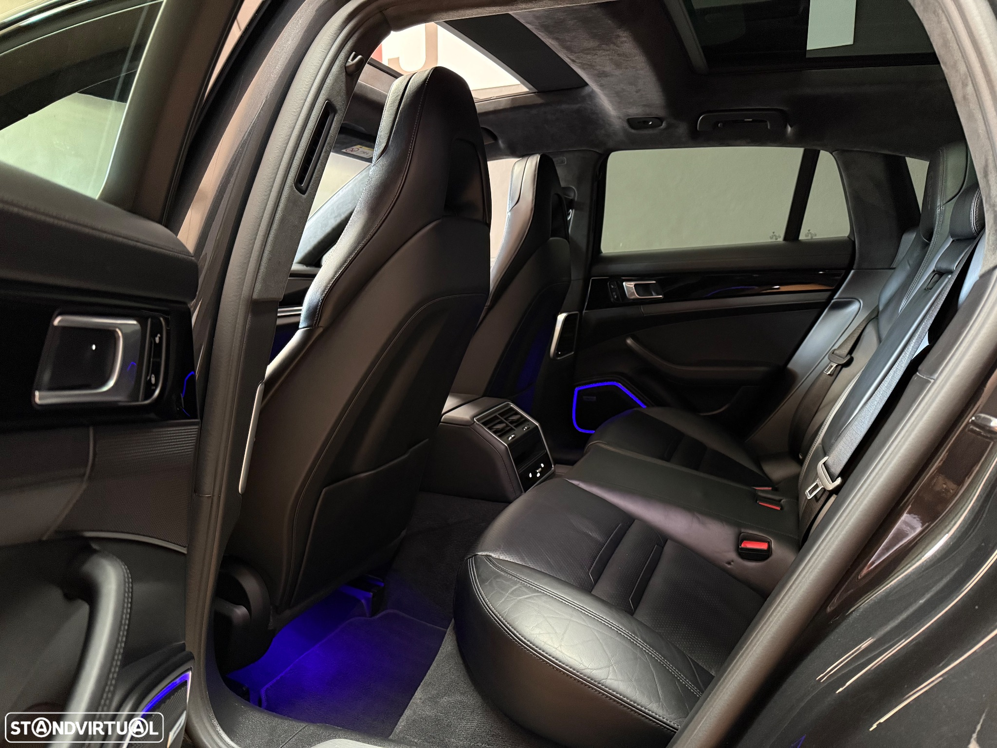 Porsche Panamera Sport Turismo 4 E-Hybrid 10 Years Edition - 19