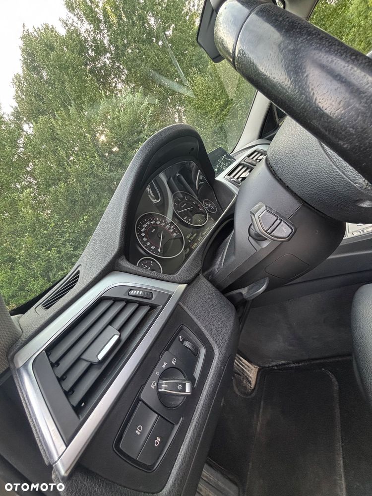 BMW Seria 3 320d Sport Line - 16