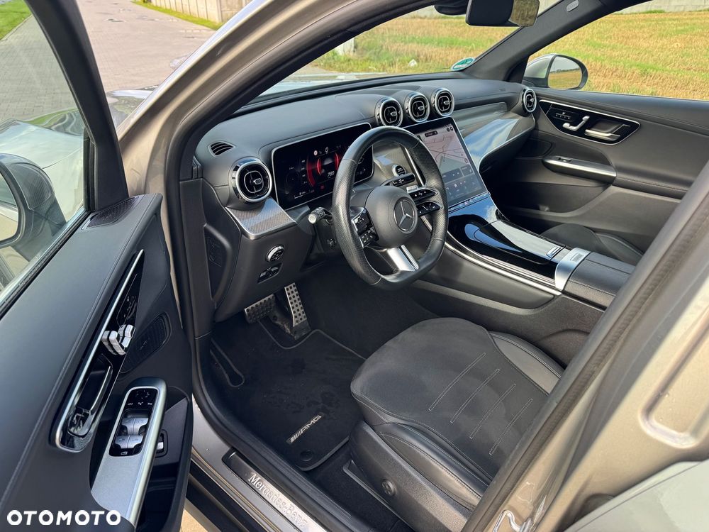 Mercedes-Benz GLC 300 4Matic 9G-TRONIC AMG Line Plus - 24