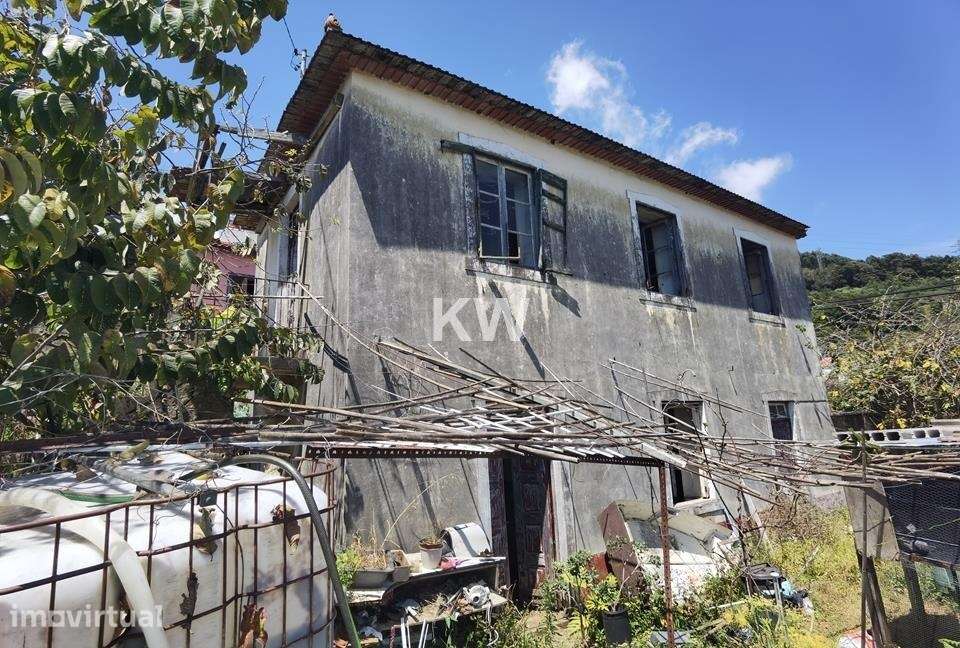 Moradia T2 de 2 Pisos para Reconstrução com Terreno Anexo e Vista Mar - Grande imagem: 2/17