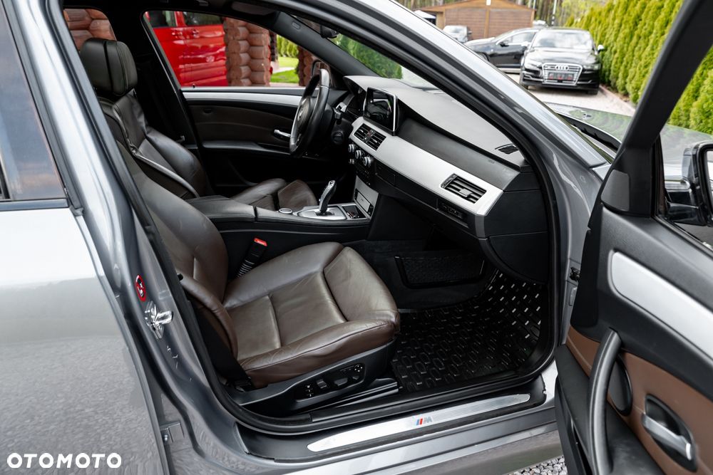 BMW Seria 5 530d xDrive - 23