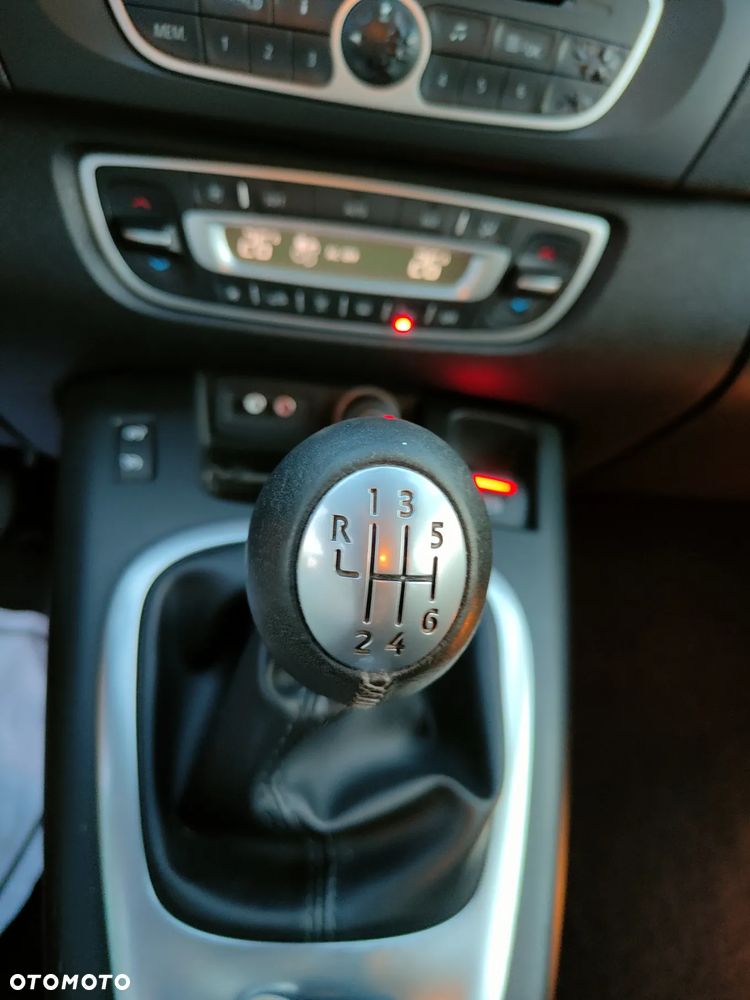 Renault Scenic 1.4 16V TCE Expression - 13