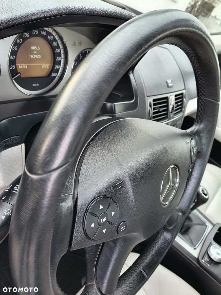 Mercedes-Benz Klasa C 180 Kompressor BlueEFFICIENCY Avantgarde - 34