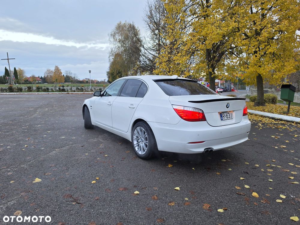 BMW Seria 5 528i xDrive - 15
