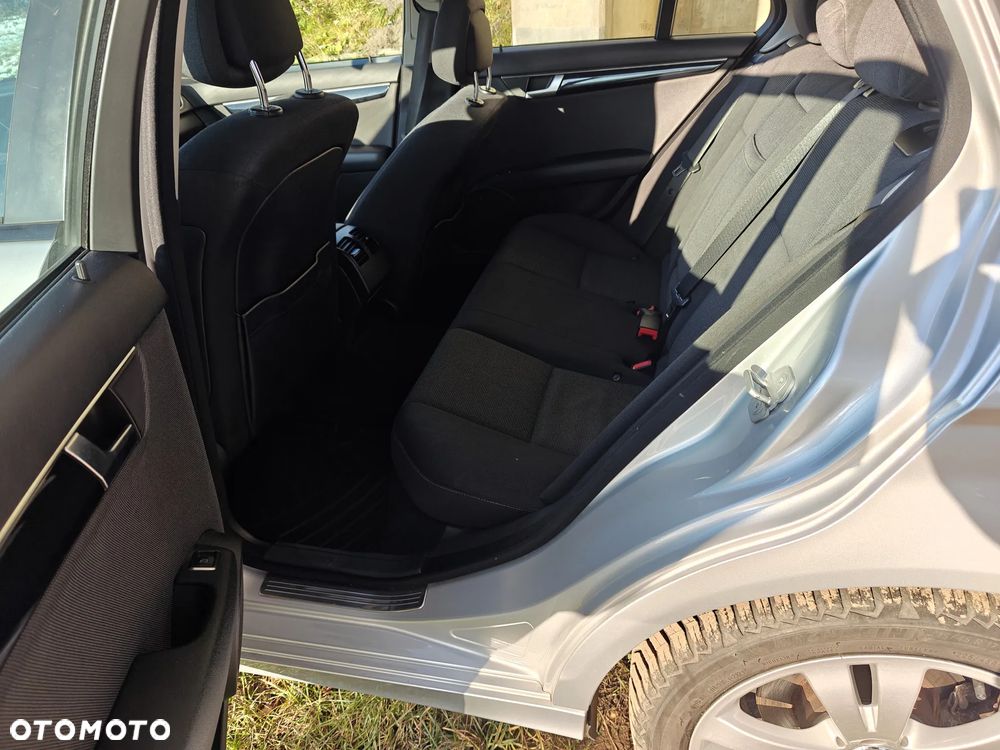 Mercedes-Benz Klasa C 180 BlueEFFICIENCY Elegance - 8