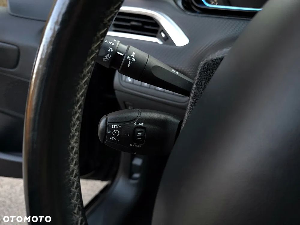 Peugeot 2008 BlueHDi FAP 120 STOP & START Allure - 32