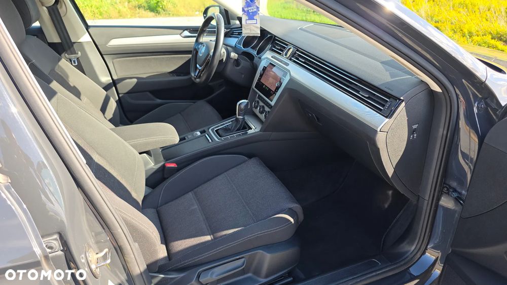 Volkswagen Passat 2.0 TDI SCR Comfortline DSG - 26