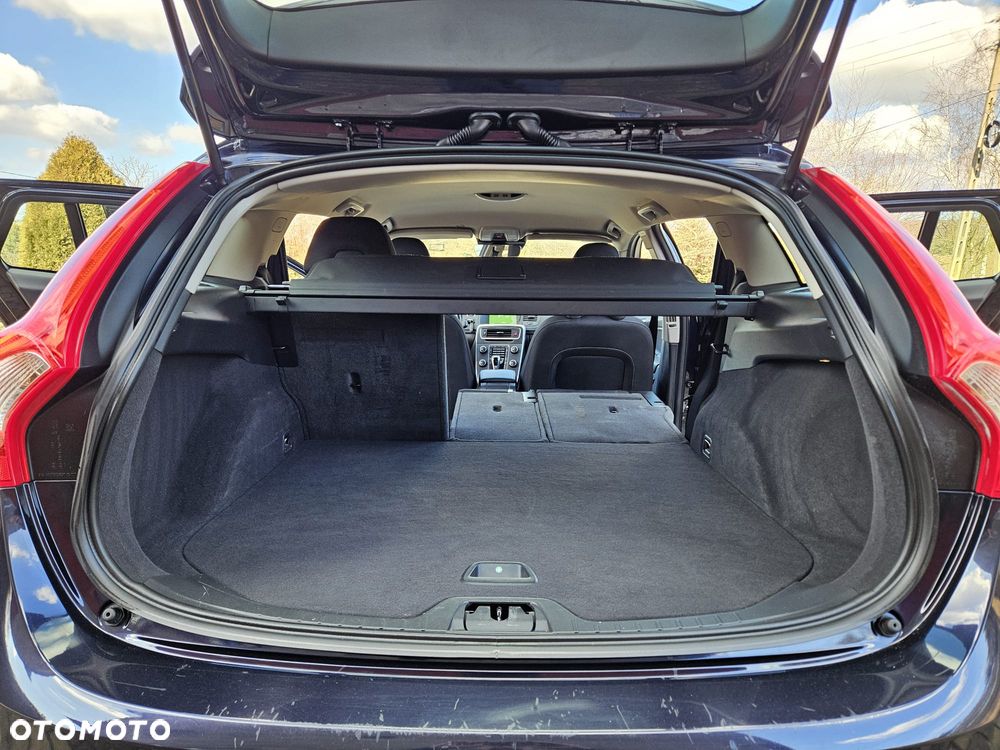 Volvo V60 D4 Momentum - 24