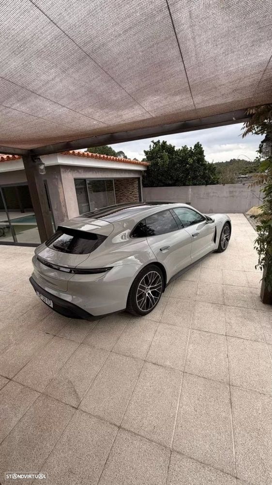 Porsche Taycan Cross Turismo 4 - 12