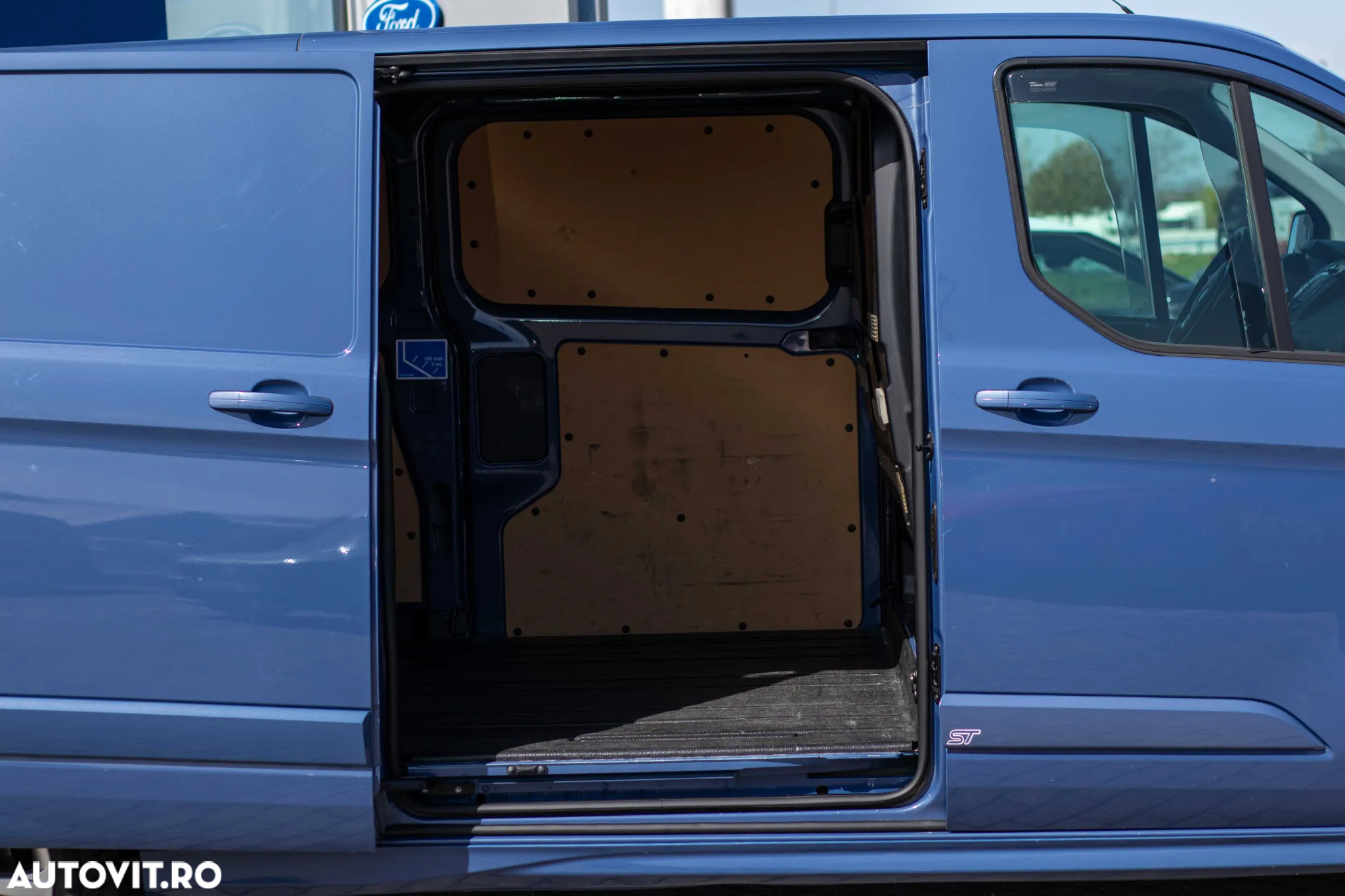 Ford Custom Van Sport 290 LWB - 13