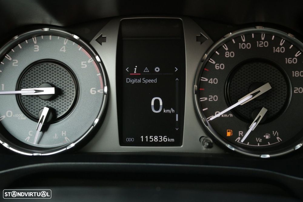 Toyota Hilux 2.4 D-4D 4WD CD CM - 37