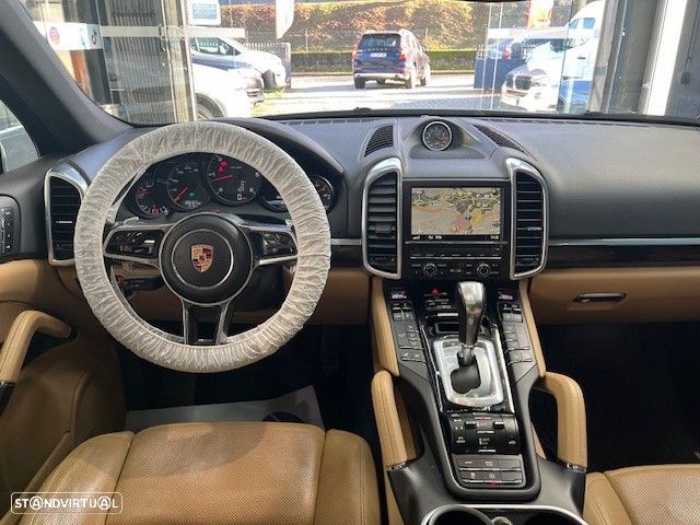 Porsche Cayenne Platinum Edition - 13