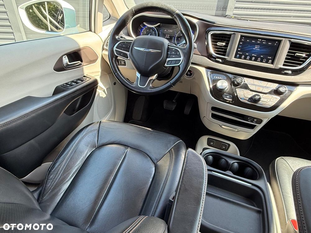 Chrysler Pacifica - 23