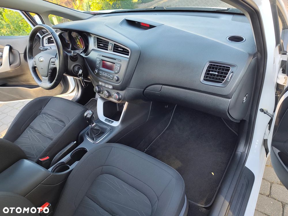 Kia Ceed 1.6 GDI Dream Team Edition - 23