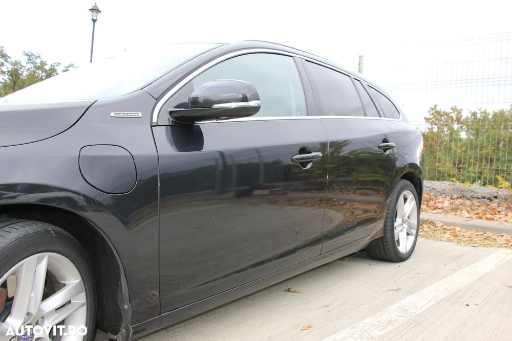 Volvo V60 D6 Plug-In-Hybrid AWD Geartronic Summum - 3