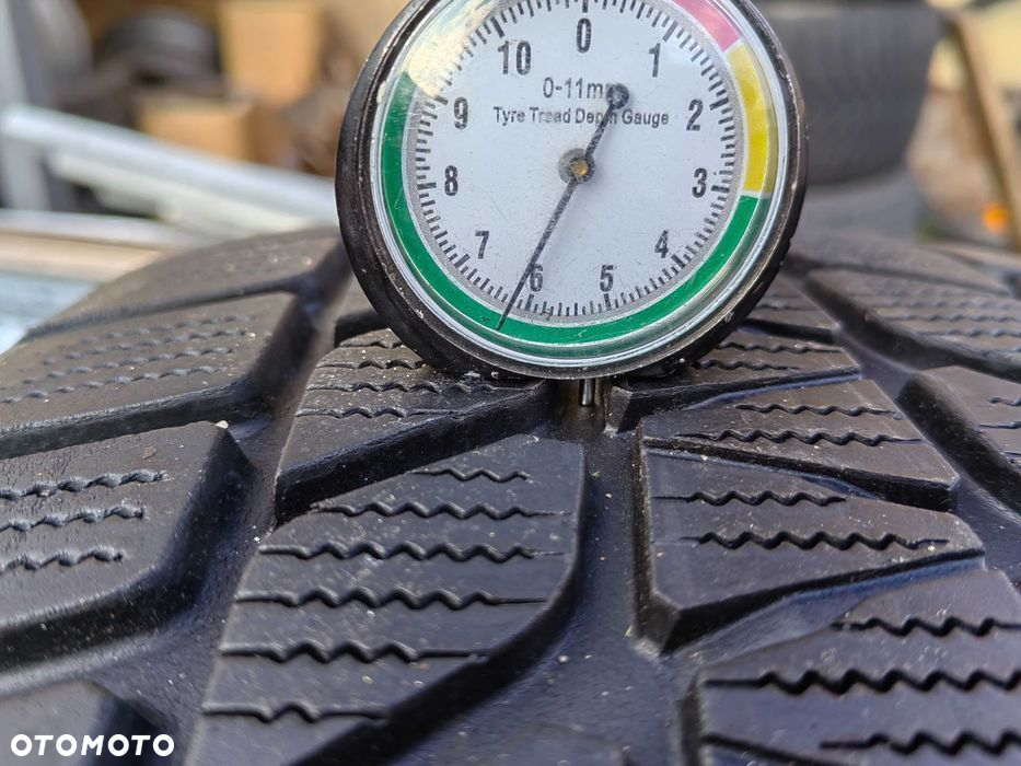 235/50R19 99H Bridgestone Blizzak LM 25 para zima PZ52 K5 - 8