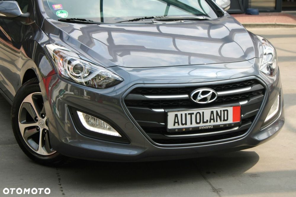 Hyundai i30 blue Kombi 1.4 YES Gold - 18