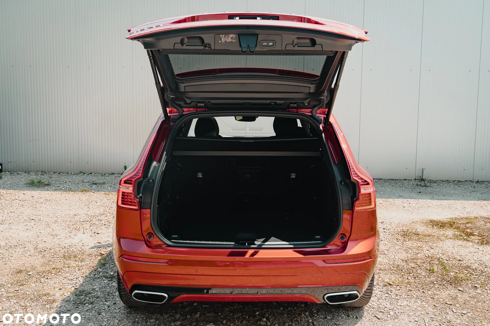 Volvo XC 60 T6 AWD Plug-In Hybrid R-Design - 27