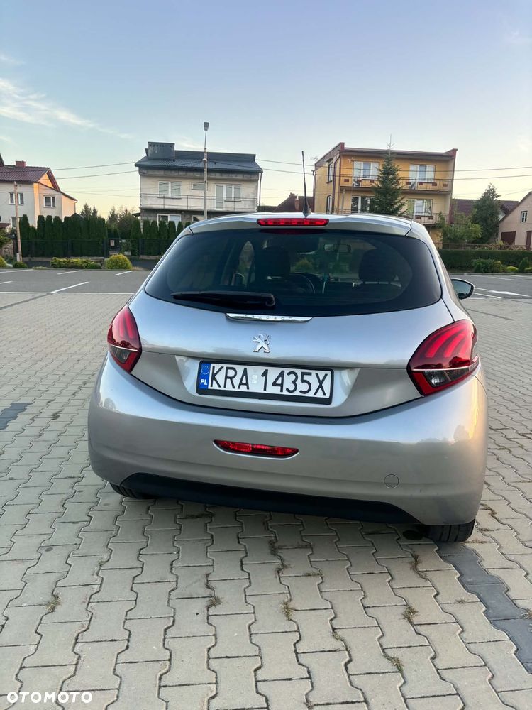Peugeot 208 2019 photo 2