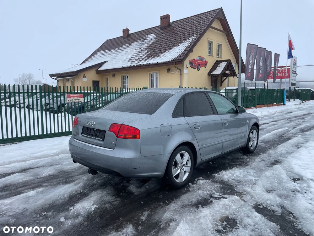 Audi A4 Limousine - 4