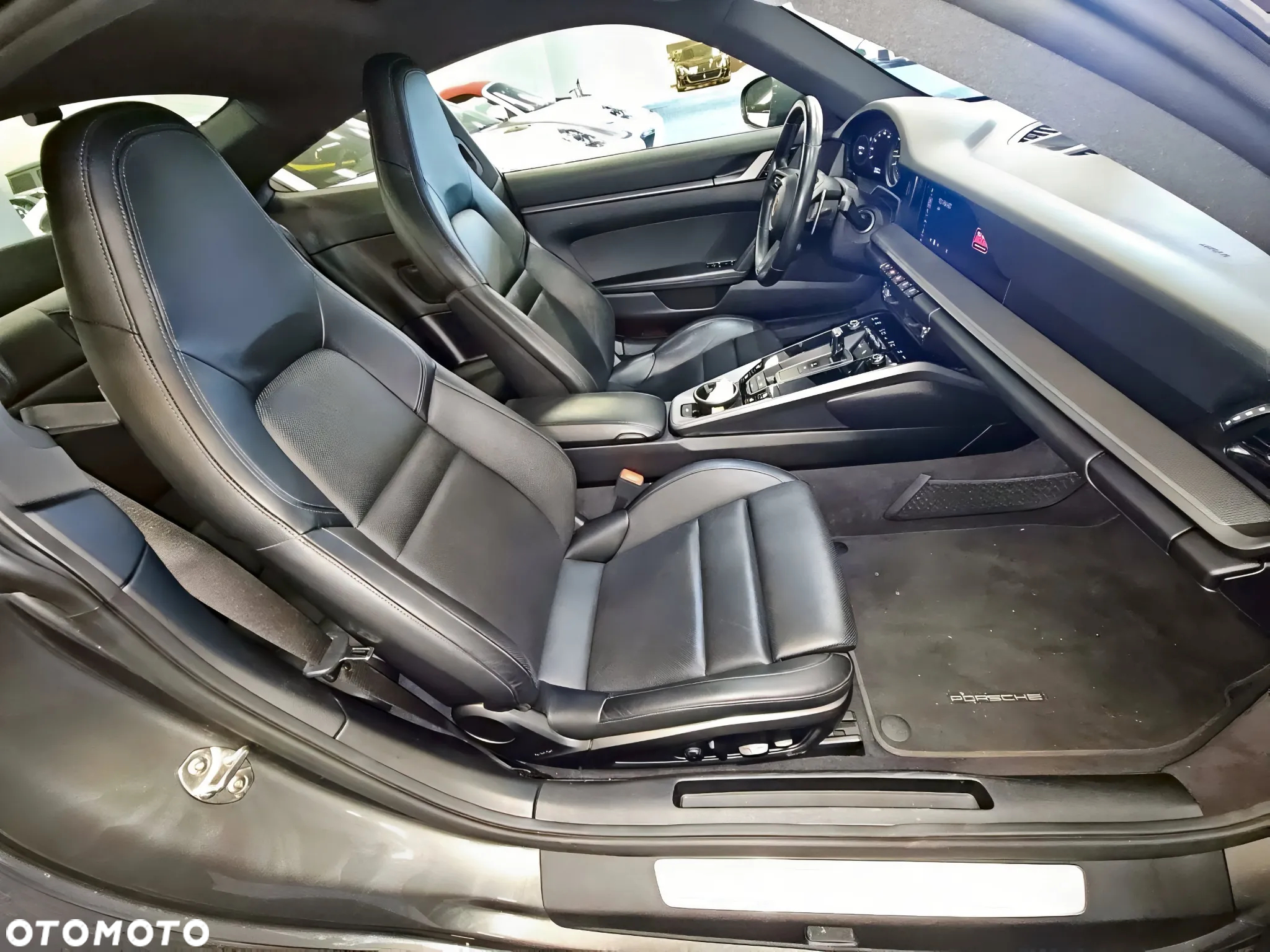 Porsche 911 Carrera - 8