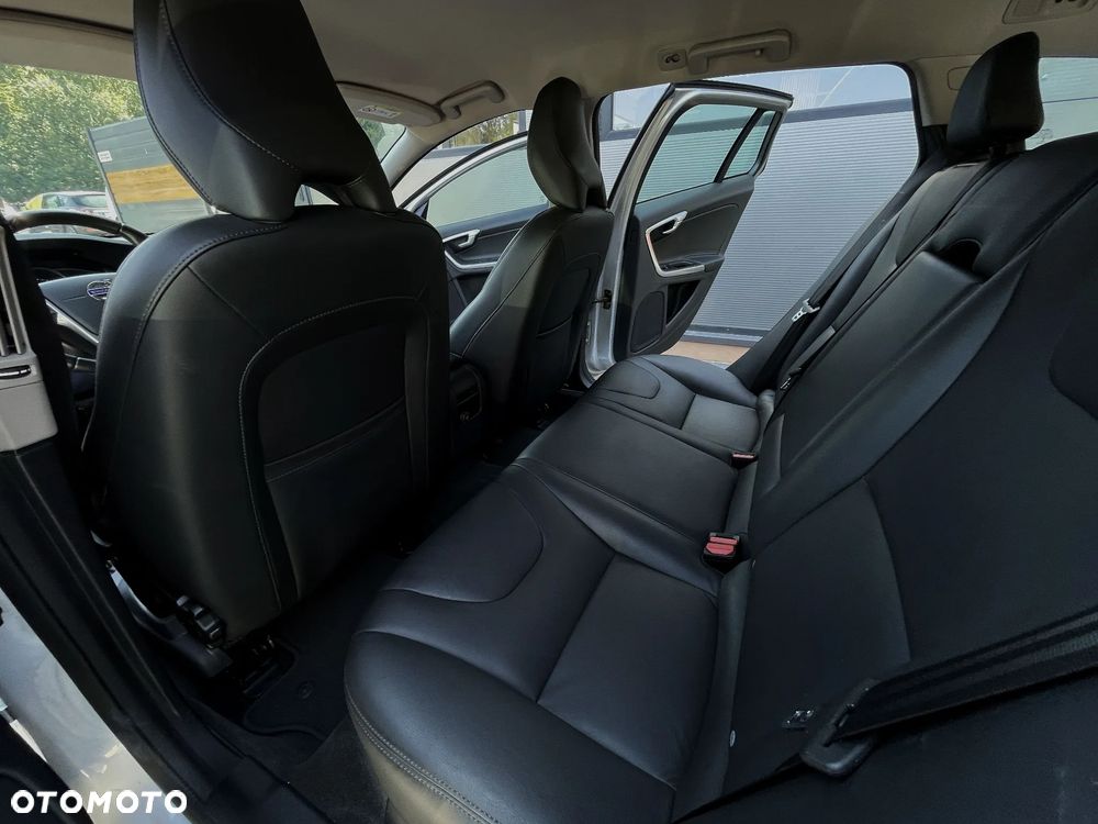 Volvo V60 D4 Geartronic Momentum - 20