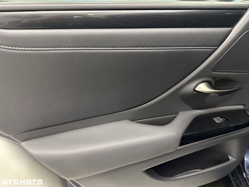 Lexus ES 300h Business Edition - 12