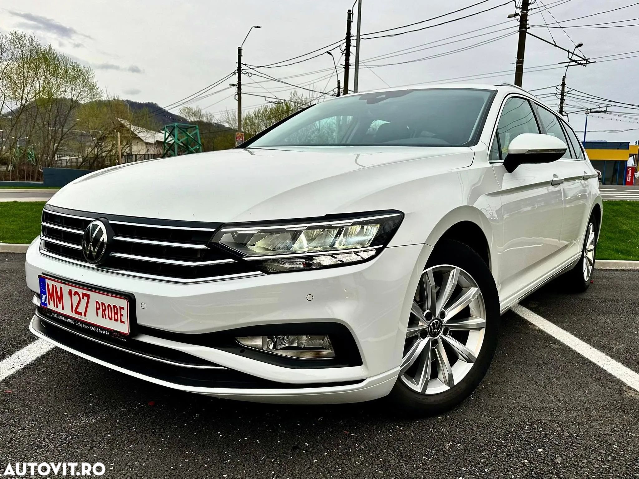 Volkswagen Passat Variant 2.0 TDI SCR DSG BlueMotion Highline - 1