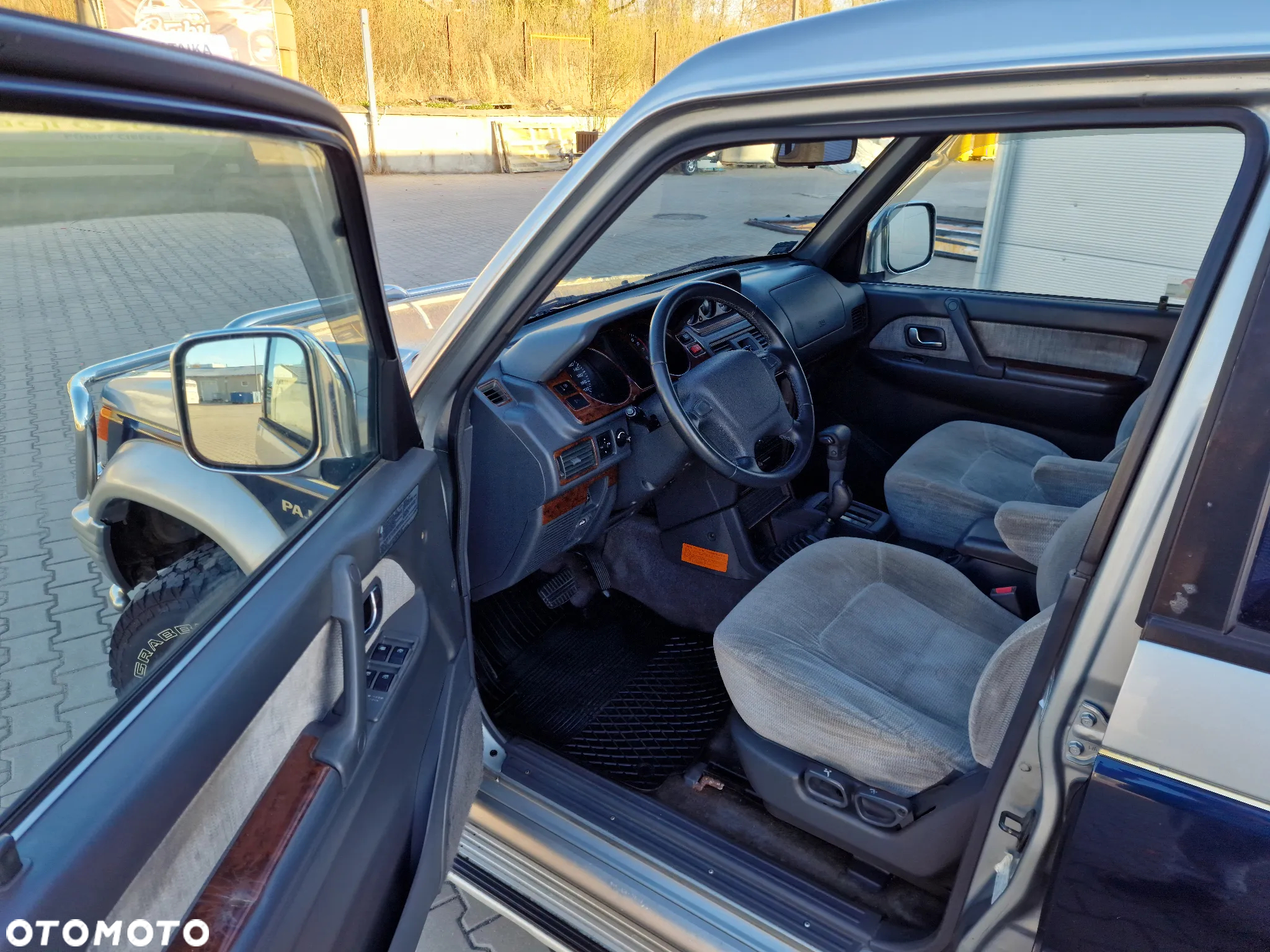 Mitsubishi Pajero - 12