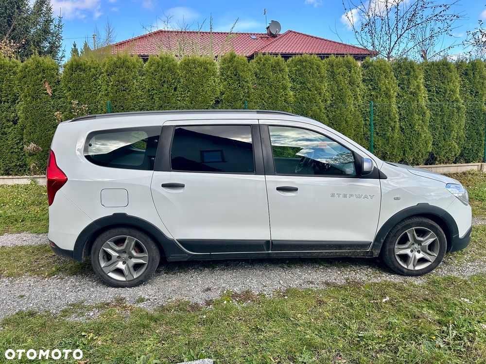 Dacia Lodgy 1.6 SCe Stepway S&S - 2